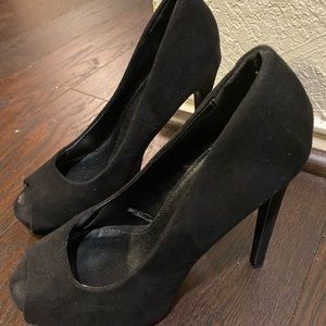 Black peep pump